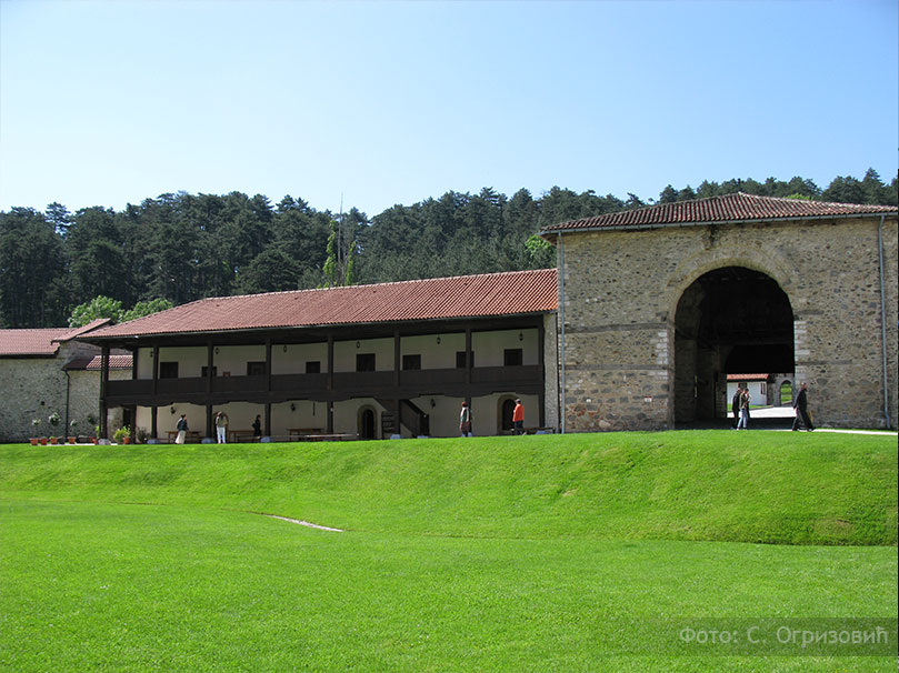 konak-manastir-decani